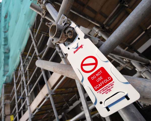 A &quot;do not use&quot; tag on industrial scaffolding.