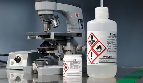 Chemicals for a microscope are labeled with GHS labels.