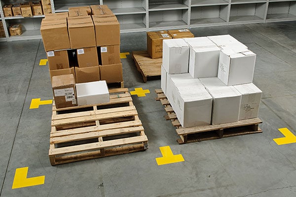 Floor marking around a palette